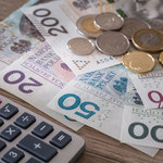 Praca w szczególnym charakterze. Tym seniorom ZUS wypłaci rekompensatę