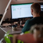 Praca zdalna a dopłata do prądu i internetu. Jakie obowiązki ma pracodawca?