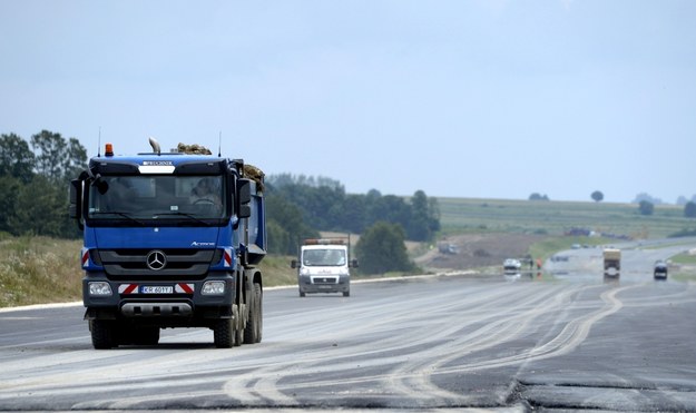 Prace budowlane na odcinku autostrady A4 Tarnów-Dębica w Żyrakowie /Darek Delmanowicz /PAP
