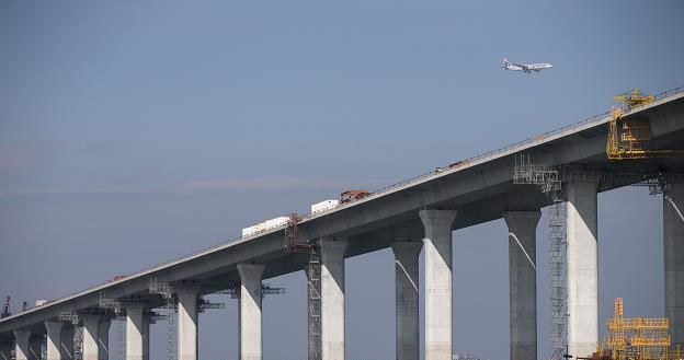 Prace budowlane przy wielkim chińskim projekcie Hong Kong-Zhuhai-Macau Bridge /EPA