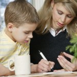 Prace domowe będą znowu oceniane? Ministerstwo zwleka z decyzją