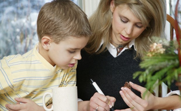 Prace domowe będą znowu oceniane? Ministerstwo zwleka z decyzją