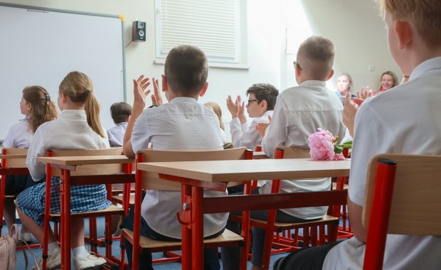 Prace domowe wrócą, a lekcje będą krótsze? Minister stawia sprawę jasno