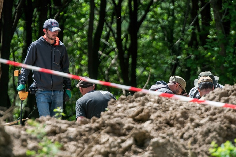 Prace ekshumacyjne w Puźnikach w obwodzie tarnopolskim na zachodzie Ukrainy (zdjęcie archiwalne) /Vladyslav Musiienko /PAP