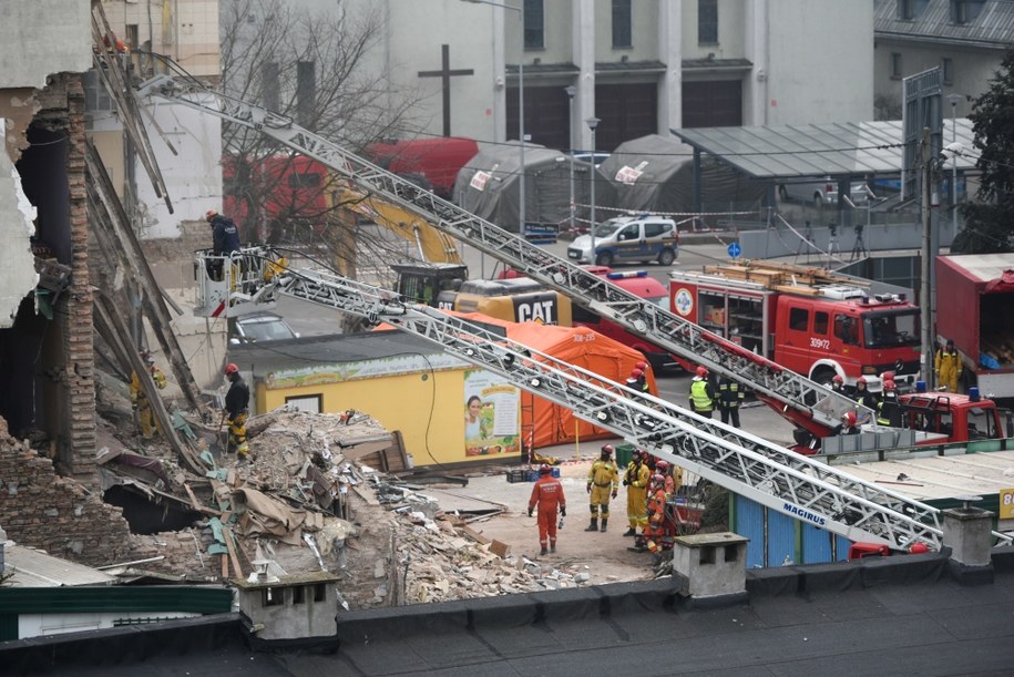 Prace na miejscu katastrofy budowlanej w Poznaniu /Jakub Kaczmarczyk /PAP