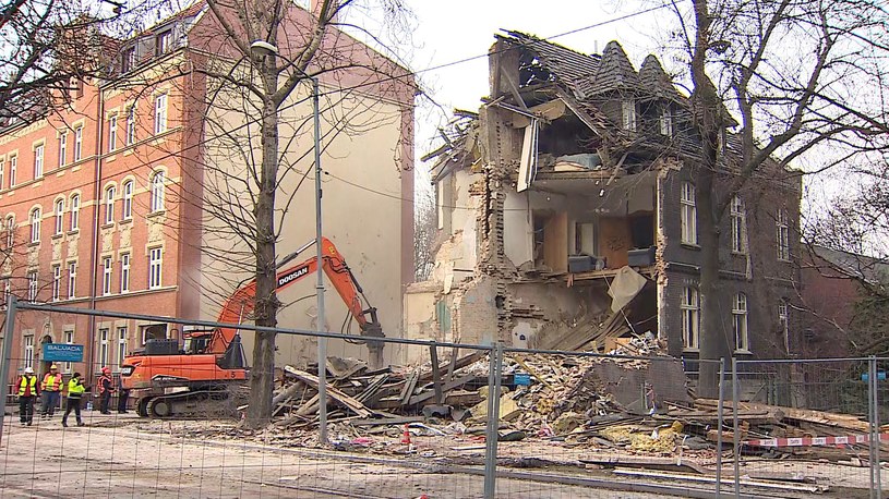 Prace na miejscu wybuchu gazu w trzypiętrowej kamienicy w Katowicach-Szopienicach /Polsatnews.pl
