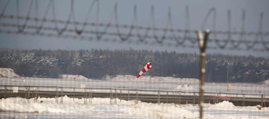 Prace na pierwszej części pasa startowego skończą się 3 stycznia. /Jakub Kaminski /PAP
