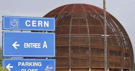 Prace nad LHC trwały w centrum badawczym CERN przez blisko 20 lat /AFP