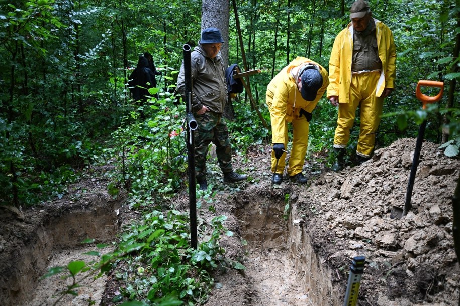 Prace poszukiwawcze na terenie wsi Jureczkowa /Darek Delmanowicz /PAP