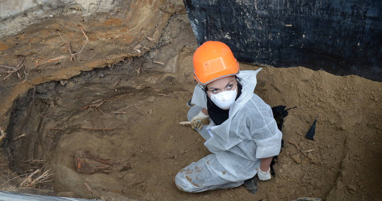 Prace poszukiwawczo-archeologiczne na cmentarzu parafii św. Katarzyny przy ul. Wałbrzyskiej w Warszawie /Radek Pietruszka /PAP