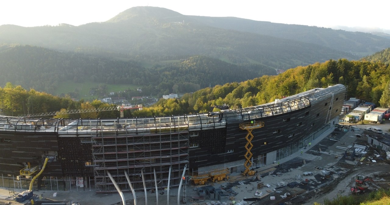 Prace przy budowie hotelu trwają od 2021 roku /Mercure Szczyrk Resort / materiały prasowe /