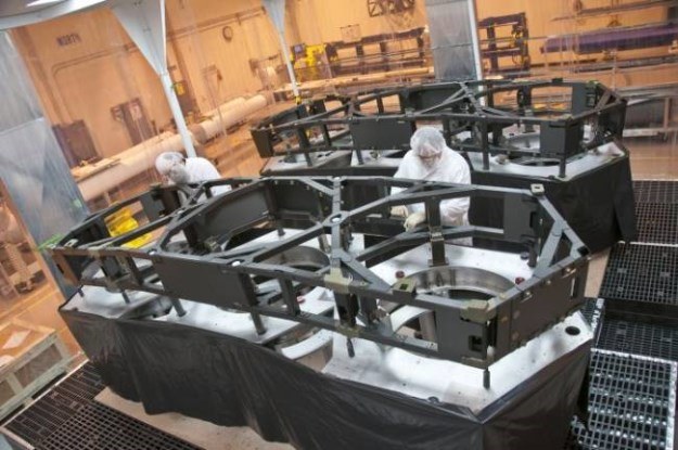 Prace przy budowie Kosmicznego Teleskopu Jamesa Webba postępują zgodnie z planem /NASA