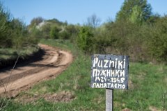 Prace przygotowawcze do ekshumacji w Puźnikach