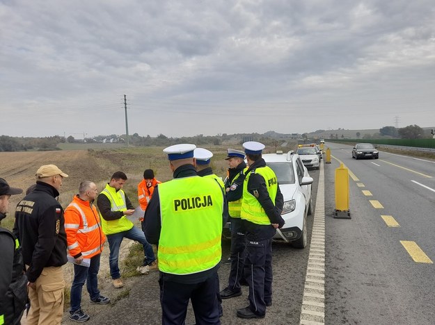 Prace specjalnej komisji /KPP w Pruszczu Gdańskim  /Policja