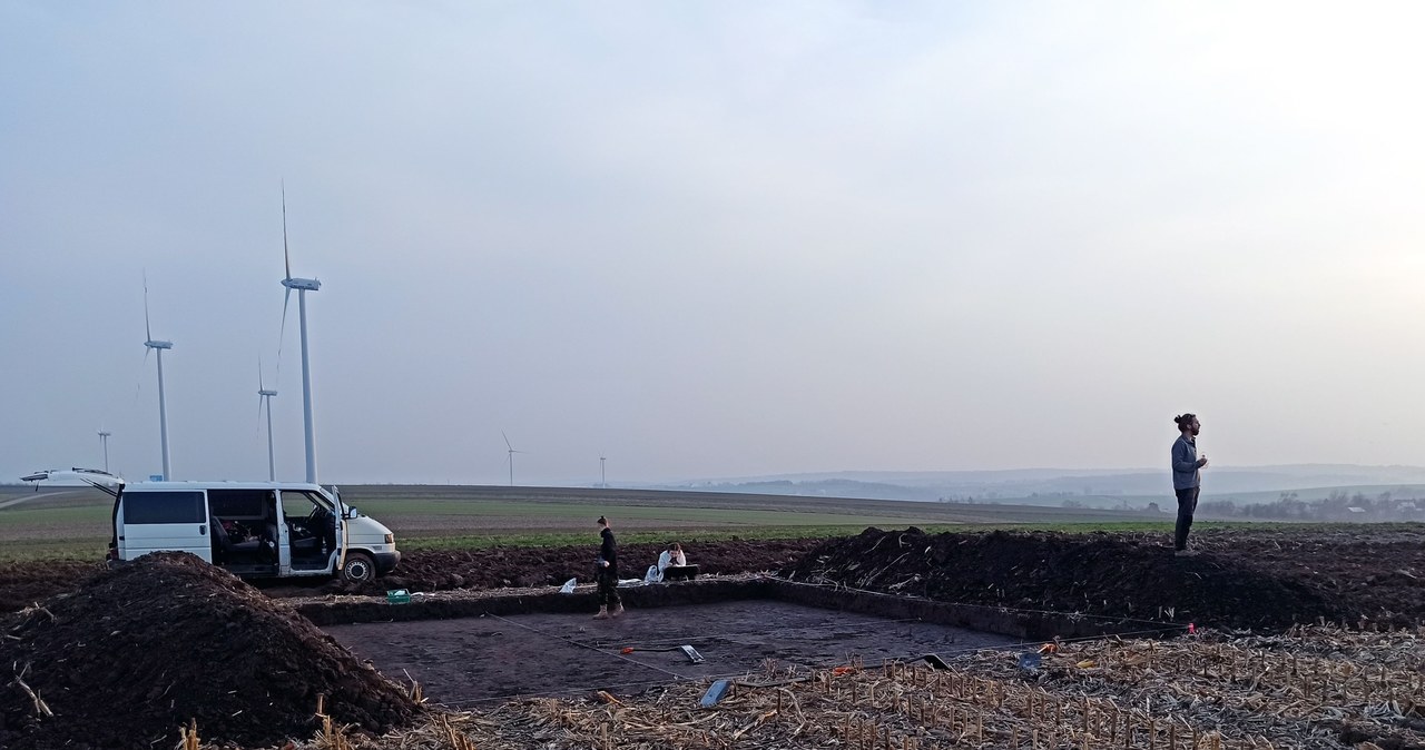 Prace wykopaliskowe cieszą się zainteresowaniem studentów rzeszowskiej archeologii. W chwilach wolnych od zajęć uczelnianych chętnie pomagają, zyskując przy tym doświadczenie terenowe. /Uniwersytet Rzeszowski