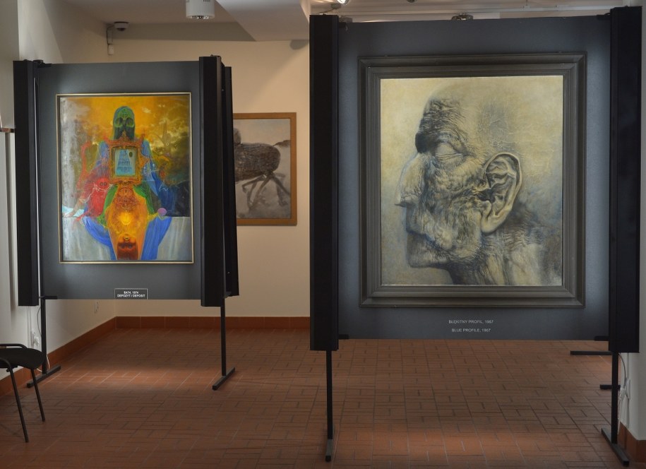 Prace Zdzisława Beksińskiego w Muzeum Historycznym w Sanoku /	Darek Delmanowicz   /PAP