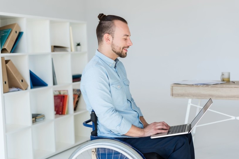 Pracodawca musi dostosować miejsce pracy do potrzeb osoby z orzeczeniem o niepełnosprawności /123RF/PICSEL