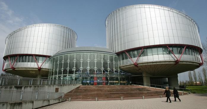 Pracodawca nie może zwolnić pracownika za pisanie w pracy prywatnych maili - orzekł ETPC w Strasburgu /Deutsche Welle