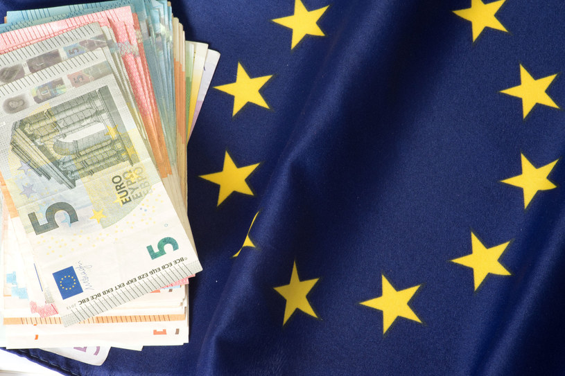 Pracodawcy mogą wnioskować o dofinansowanie z Europejskiego Funduszu Społecznego (EFS). /123RF/PICSEL