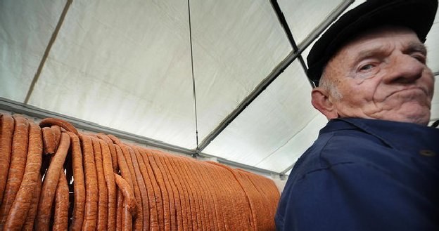 Pracodawcy nie chcą ponosić kosztów ewentualnego zwolnienia /AFP