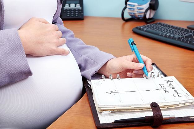 Pracodawcy oskarżają lekarzy, że zbyt łatwo wypisują zwolnienia kobietom w ciąży /123RF/PICSEL