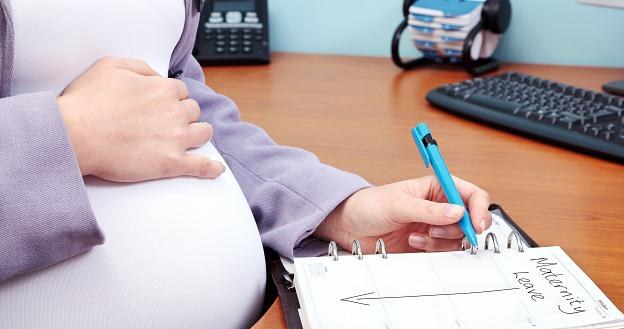 Pracodawcy oskarżają lekarzy, że zbyt łatwo wypisują zwolnienia kobietom w ciąży /123RF/PICSEL