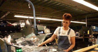 Pracodawcy pozostaną bardzo ostrożni w odkręcaniu płacowego kurka /AFP