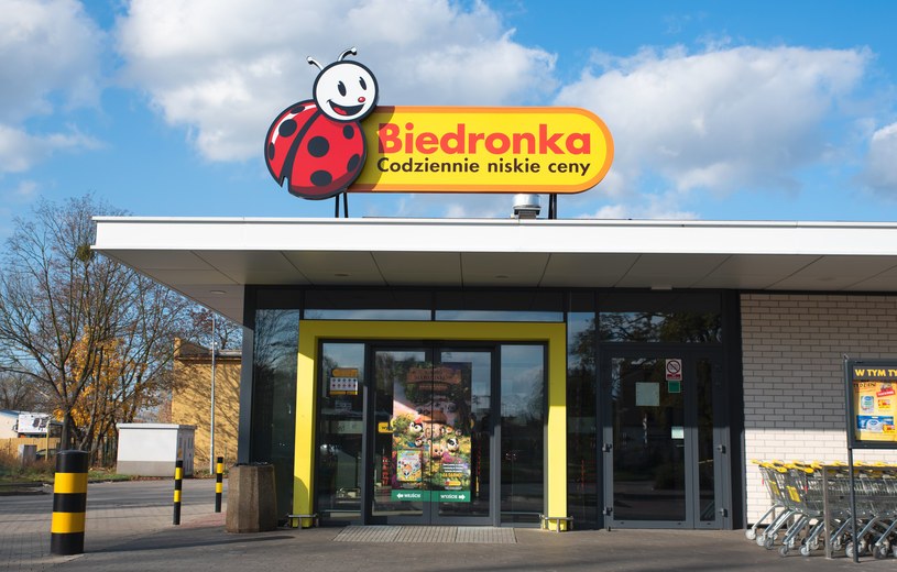 Pracownica Biedronki pokazała, co dostała na święta. Paczka od pracodawcy zaskoczyła internautów