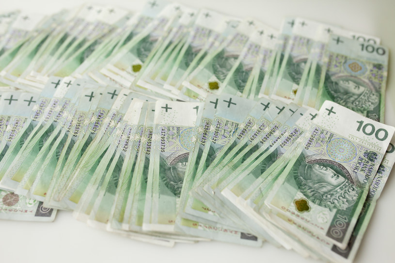 Pracownica przelała sobie milion złotych "premii" z firmowego konta /123RF/PICSEL