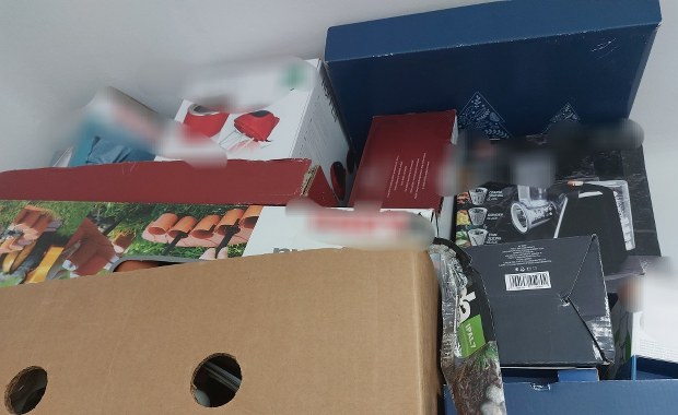 Pracownice marketu wynosiły towar tylnym wyjściem