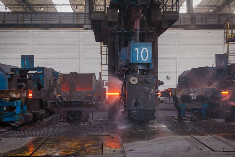 Pracownicy ArcelorMittal otrzymali podwyżki. Związkowcy mówią o "rozsądnym kompromisie" i trudnej sytuacji w branży /ARKADIUSZ ZIOLEK /East News