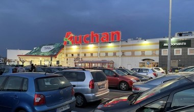 Pracownicy Auchan bez podwyżek. "Część otrzyma niższe wynagrodzenie" 