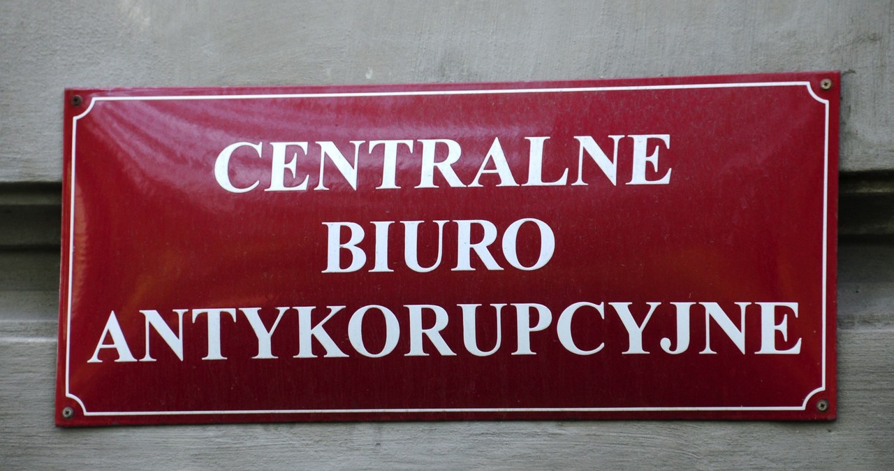 Pracownicy CBA zarabiać będą znacznie więcej /Włodzimierz Wasyluk /Reporter
