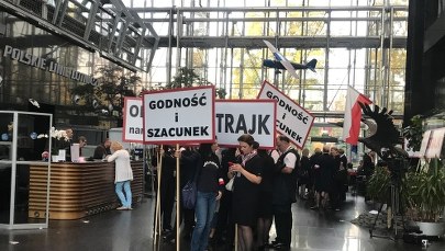 Pracownicy LOT-u strajkują. "Są straszeni zwolnieniem"