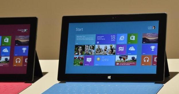 Pracownicy Microsoftu dostaną od firmy urządzenia z systemem Windows 8 /AFP