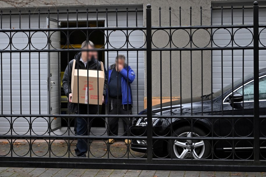 Pracownicy ostatniego rosyjskiego konsulatu w RP rozpoczęli pakowanie rzeczy. /Adam Warżawa /PAP