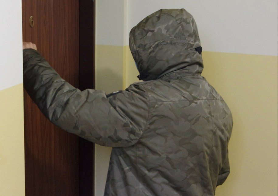 Pracownicy Poczty Polskiej mogą skontrolować abonament RTV /Marek BAZAK, ZOFIA BAZAK /East News