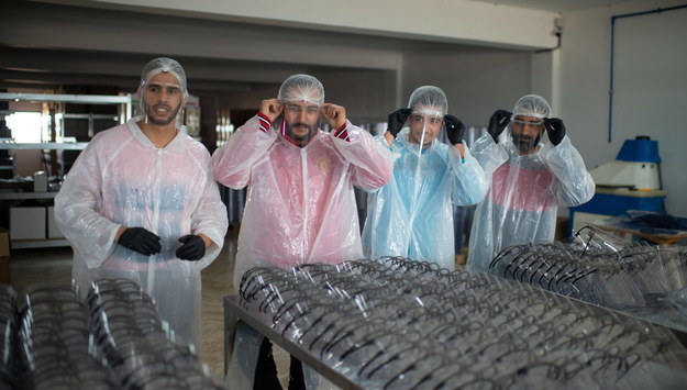 Pracownicy w Rabacie w Maroku /Jalal Morchidi /PAP/EPA