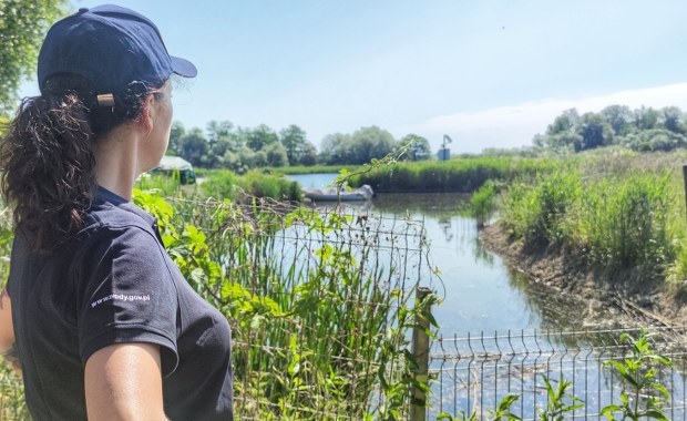 Pracownicy Wód Polskich uprzątną śmieci z jeziora