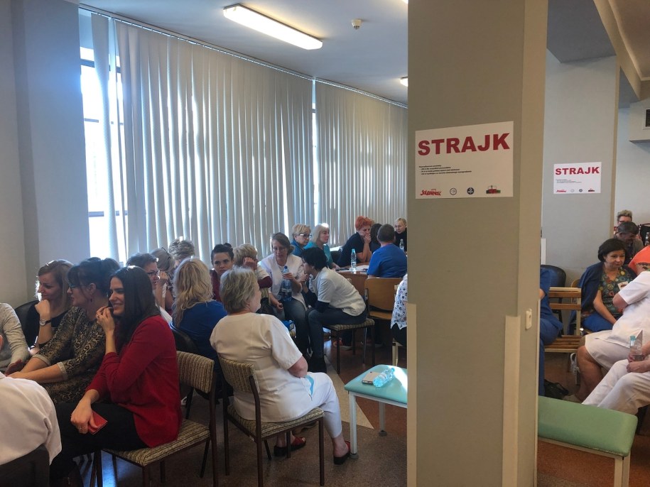 Pracownicy zgromadzili się na jednej z sal konferencyjnych /Anna Kropaczek /RMF FM