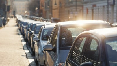 Pracownik socjalny zapomniał o dziecku. Trzylatek zmarł w rozgrzanym samochodzie