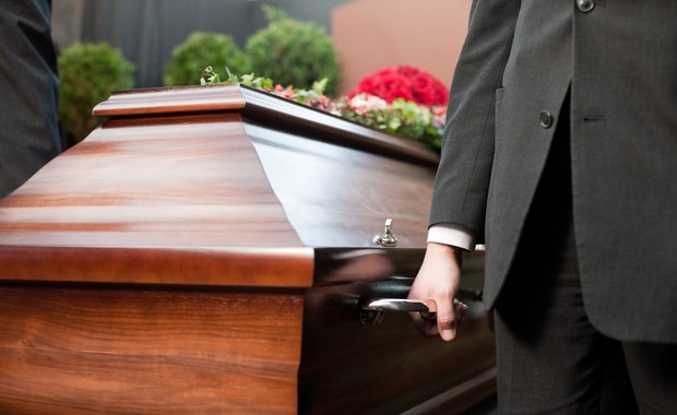 ​Pracownik zakładu pogrzebowego okradał zmarłych. Zapadł wyrok