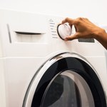 Pracujesz w służbie zdrowia? Uważaj na pranie odzieży medycznej w domu