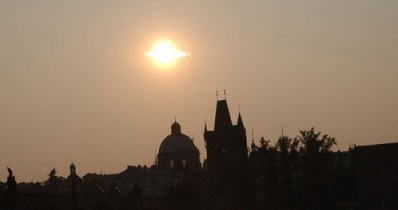 Praga jest piękna, ale trzy procent czeskich firm ma swoje siedziby w rajach podatkowych... /AFP