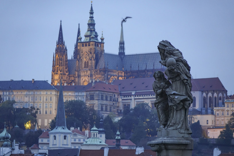 Praga może poszczycić się nie tylko dziesiątkami zabytków, ale i tanim, dobrym piwem! /materiały prasowe