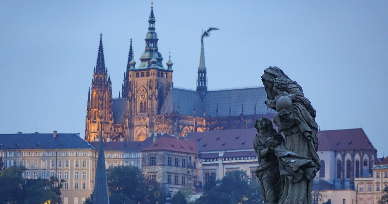 Praga może poszczycić się nie tylko dziesiątkami zabytków, ale i tanim, dobrym piwem! /materiały prasowe