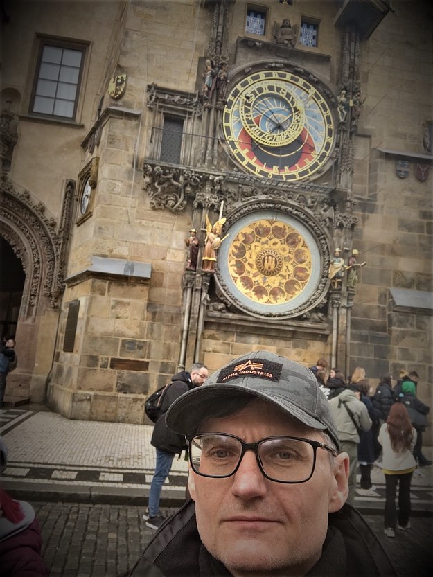 Praga. Średniowieczny zegar astronomiczny (cz. Pražský orloj, Staroměstský orloj) na południowej ścianie Ratusza Staromiejskiego /Doris Zalewska /RMF24