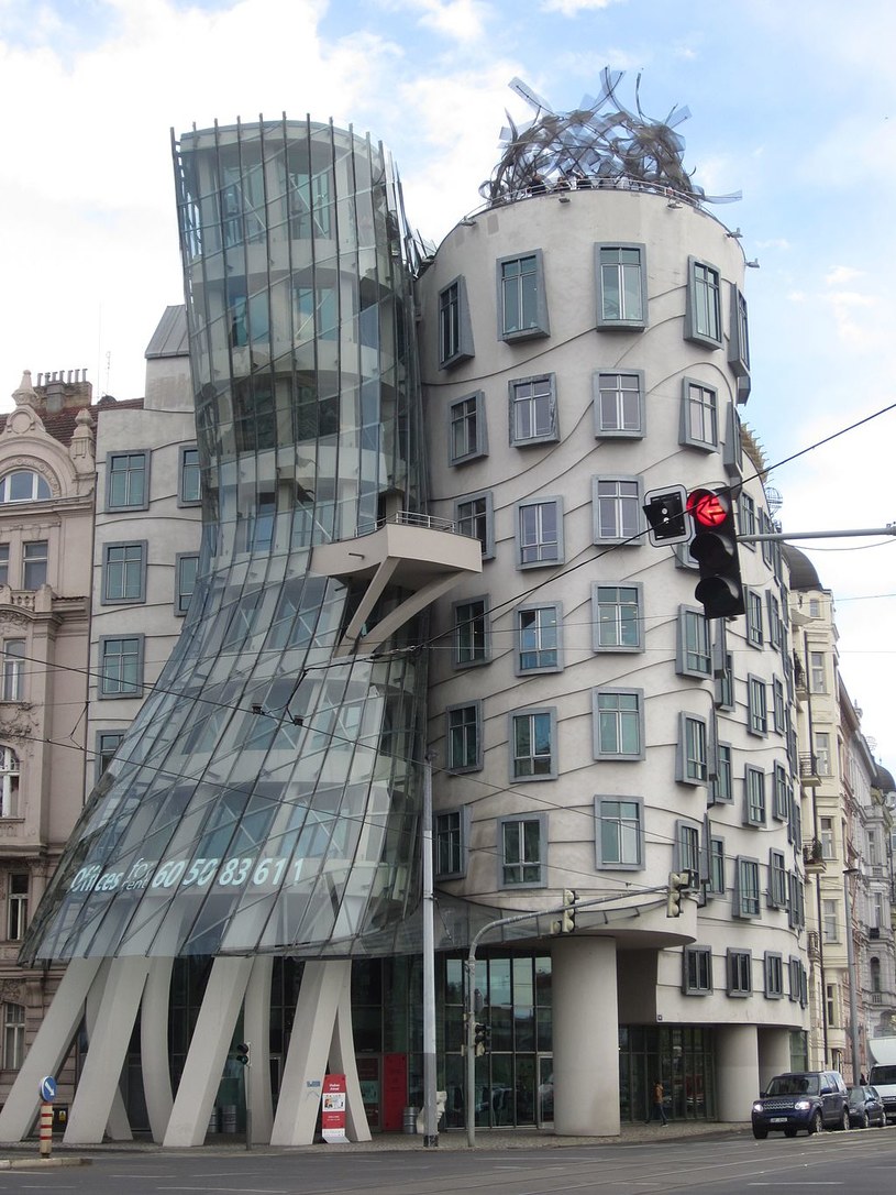 Praga zadziwia architekturą... /Wikipedia