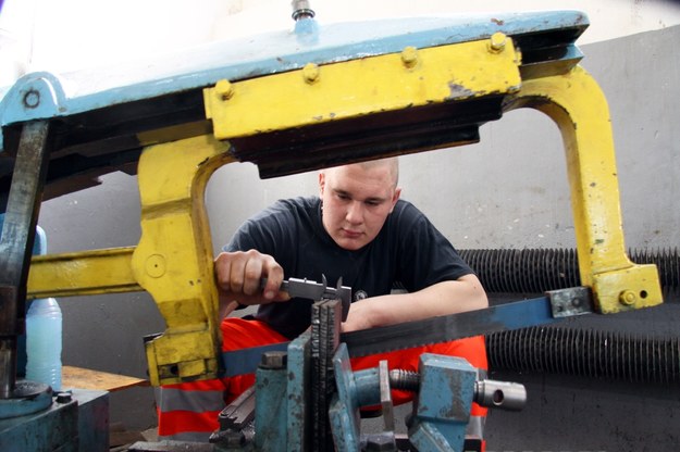 Praktyczna nauka zawodu w klasie mechanicznej Centrum Kształcenia Zawodowego w Gorzowie Wielkopolskim /PAP/Lech Muszyński /PAP