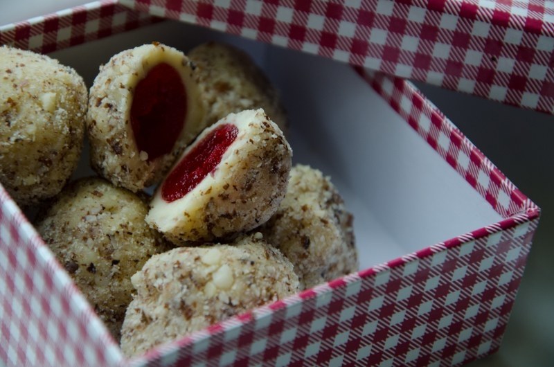 Pralinki z kandyzowaną wiśnią /Malwina Zaborowska /RMF FM